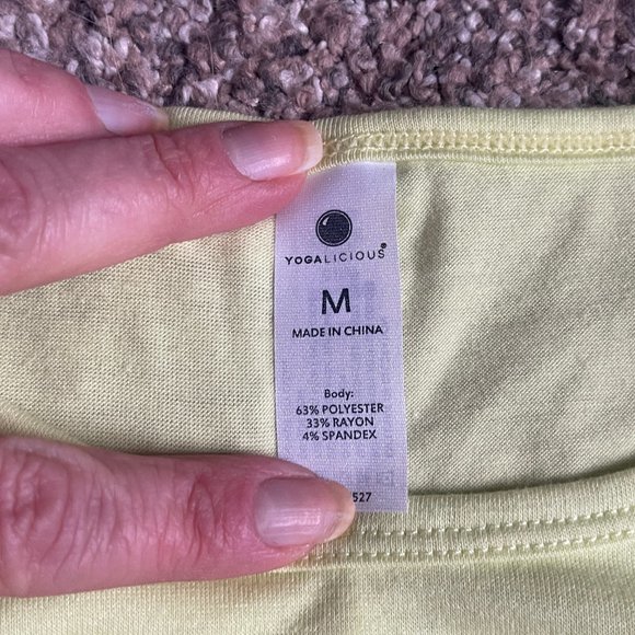 NWOT Yogalicious Cropped Twist Front Short Sleeve Active Workout Top, Size Med - Picture 5 of 6